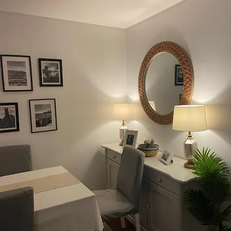 By The Sea & Town Apartman *