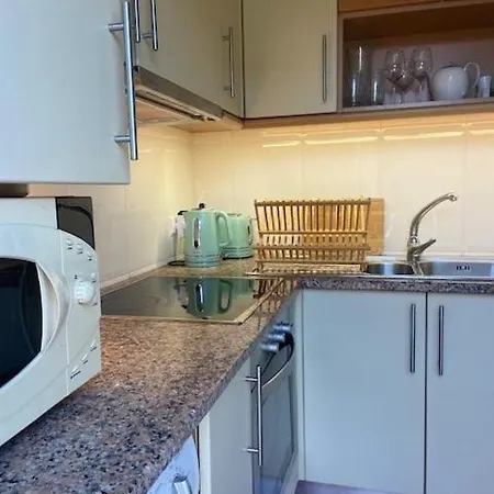By The Sea & Town * 埃斯波森迪